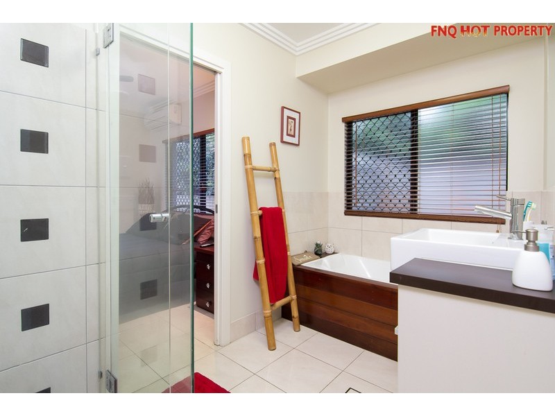 11 Cocus Cr, Palm Cove QLD 4879
