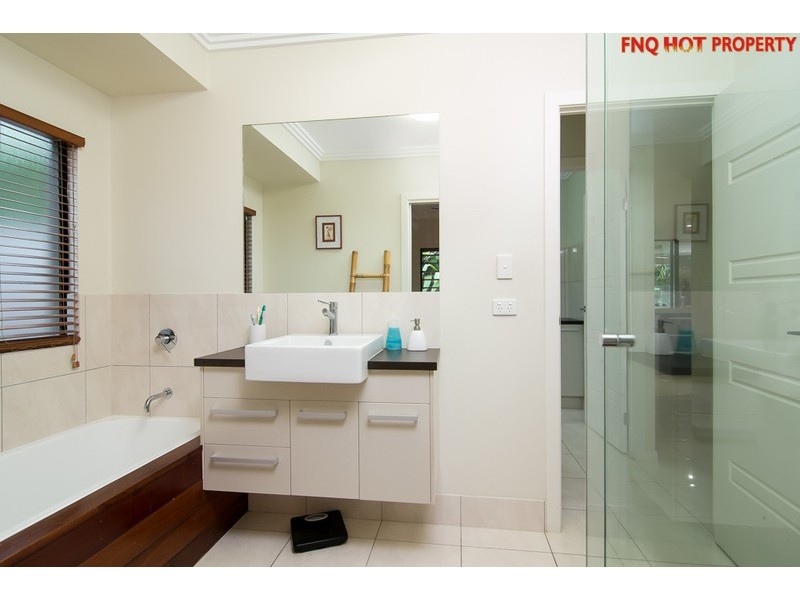 11 Cocus Cr, Palm Cove QLD 4879