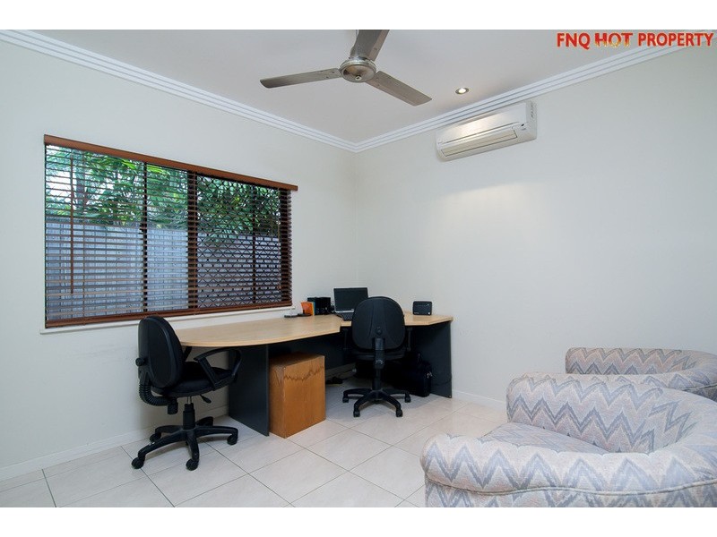 11 Cocus Cr, Palm Cove QLD 4879