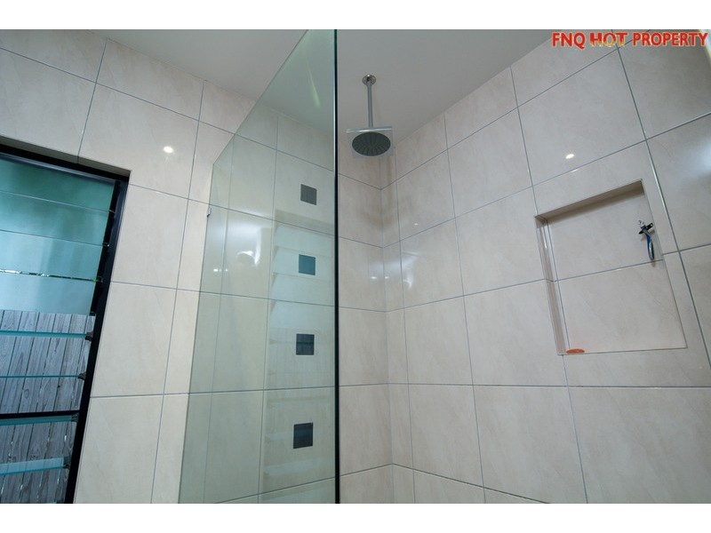 11 Cocus Cr, Palm Cove QLD 4879