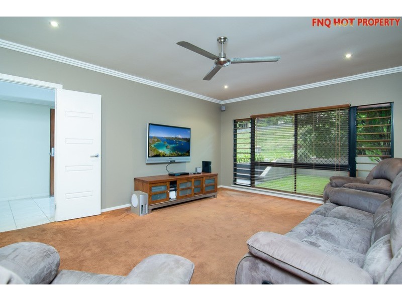 11 Cocus Cr, Palm Cove QLD 4879