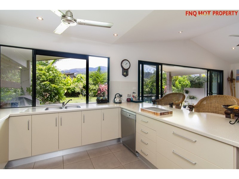 17  Bowline Close, Trinity Beach QLD 4879