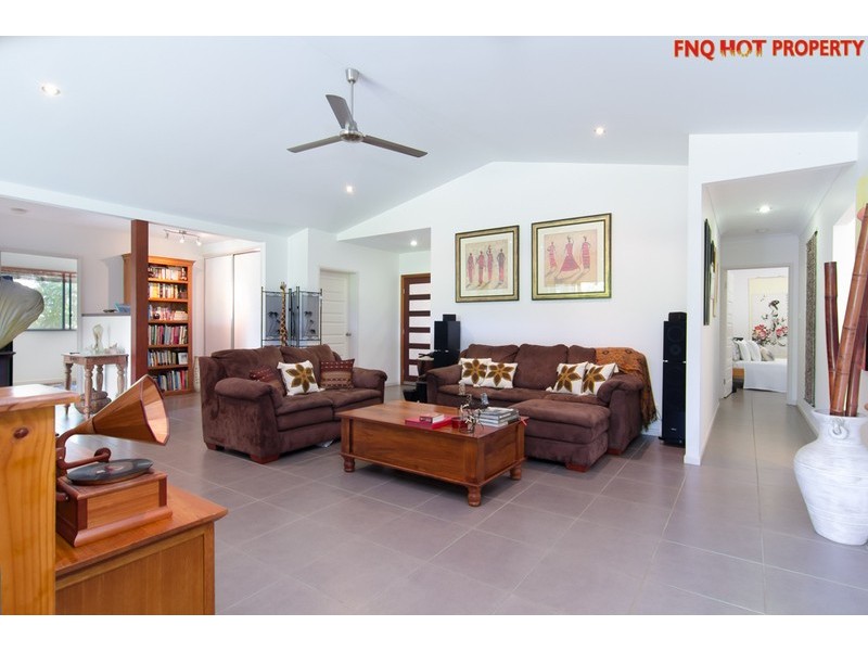 17  Bowline Close, Trinity Beach QLD 4879