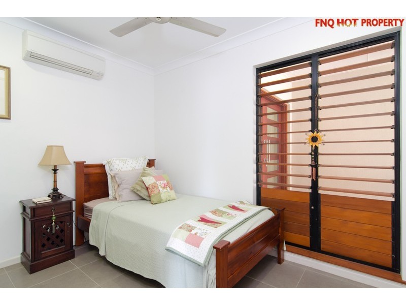 17  Bowline Close, Trinity Beach QLD 4879