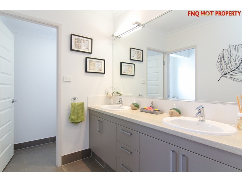 17  Bowline Close, Trinity Beach QLD 4879