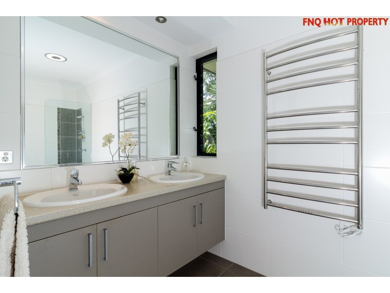 17  Bowline Close, Trinity Beach QLD 4879