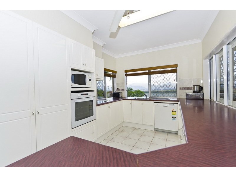 20  Cambanora Place, Mooroobool QLD 4870