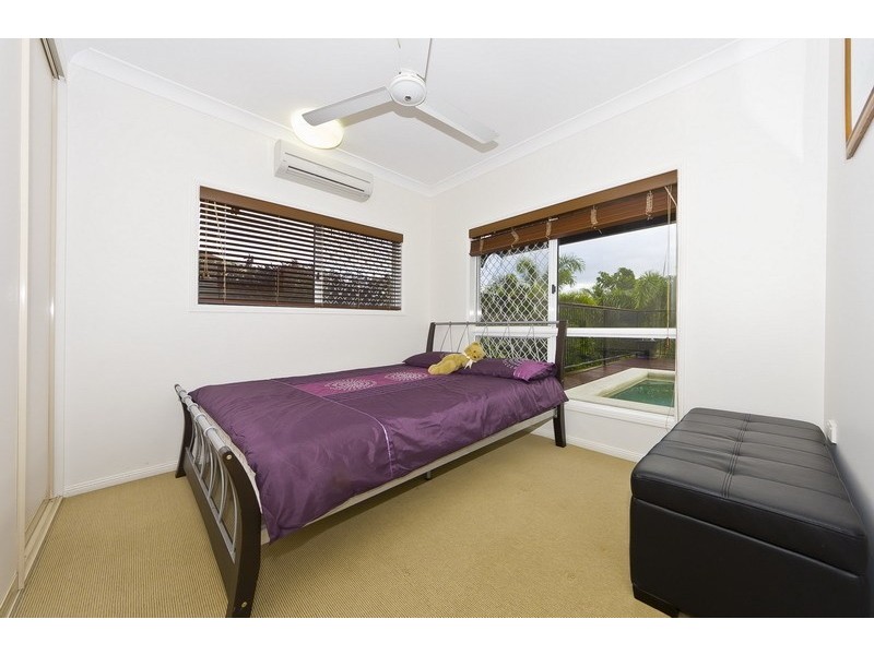 20  Cambanora Place, Mooroobool QLD 4870