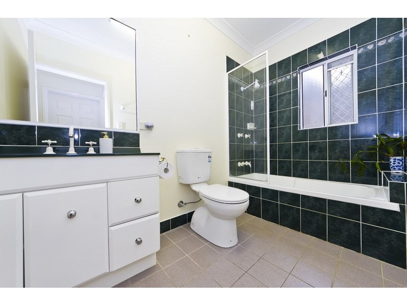 20  Cambanora Place, Mooroobool QLD 4870