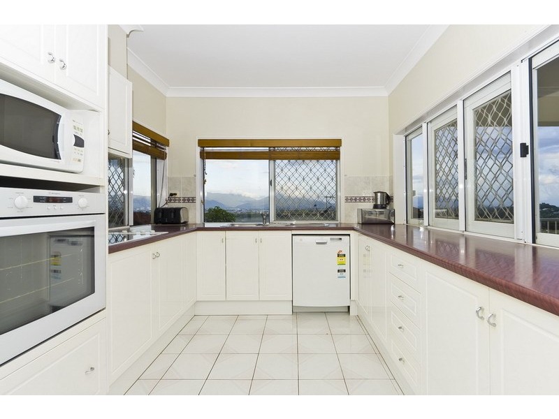 20  Cambanora Place, Mooroobool QLD 4870