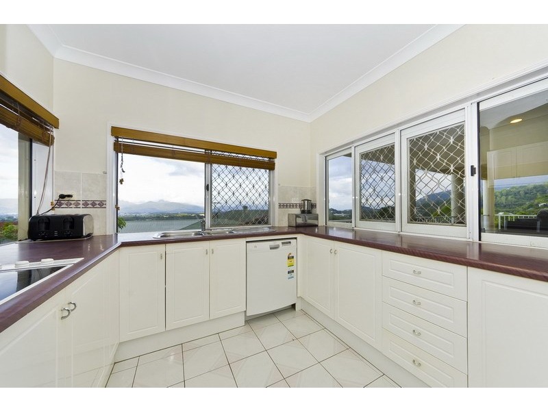 20  Cambanora Place, Mooroobool QLD 4870