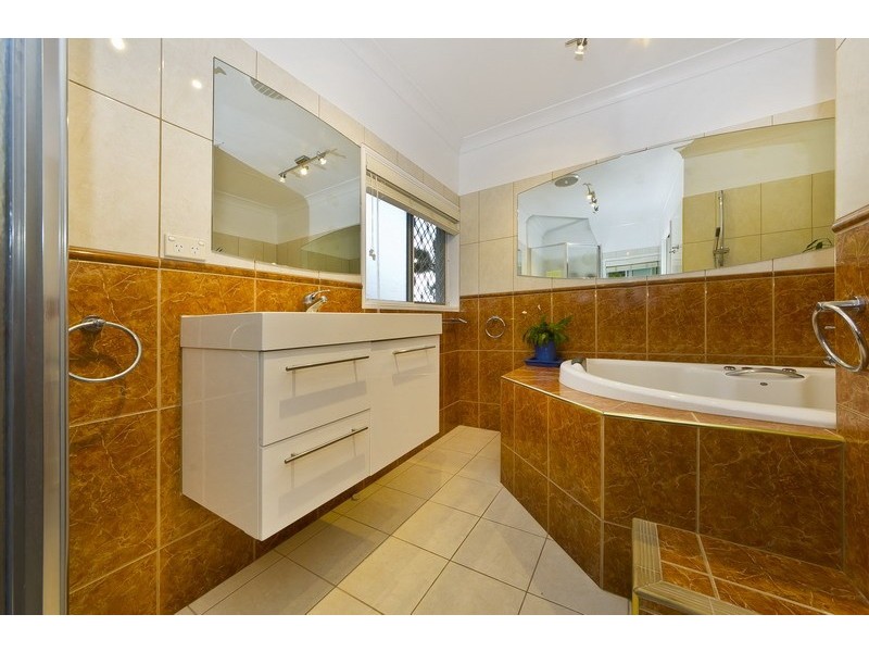 20  Cambanora Place, Mooroobool QLD 4870