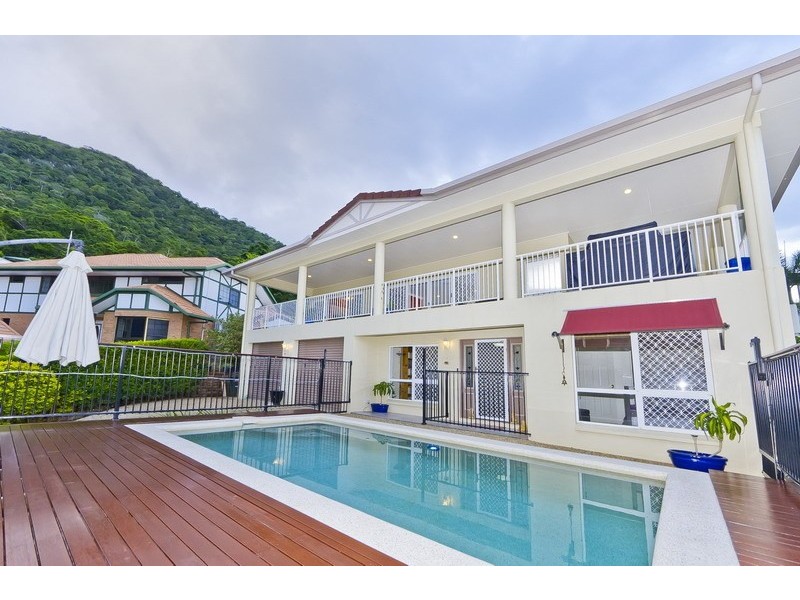 20  Cambanora Place, Mooroobool QLD 4870