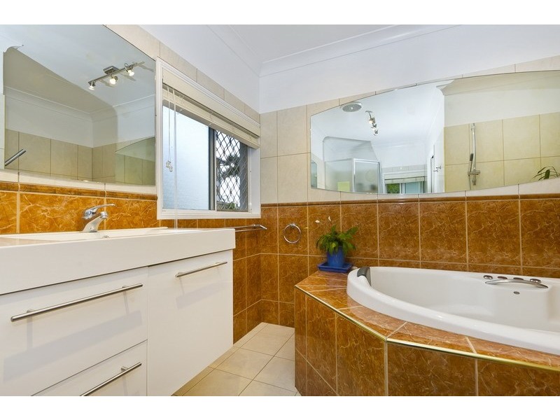 20  Cambanora Place, Mooroobool QLD 4870