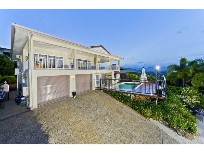 20  Cambanora Place, Mooroobool QLD 4870