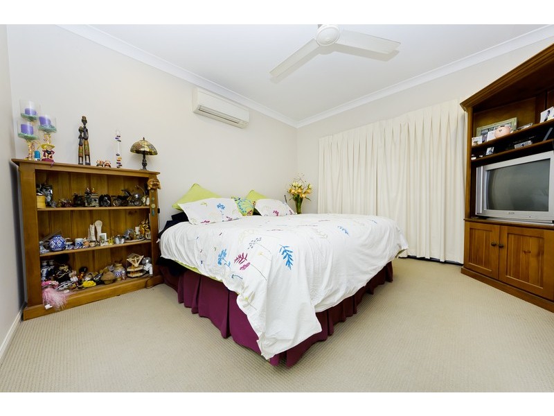 2 Powlett Close, Bentley Park QLD 4869