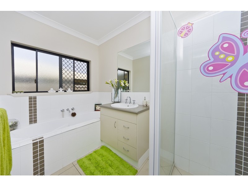 2 Powlett Close, Bentley Park QLD 4869