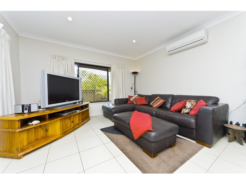 2 Powlett Close, Bentley Park QLD 4869