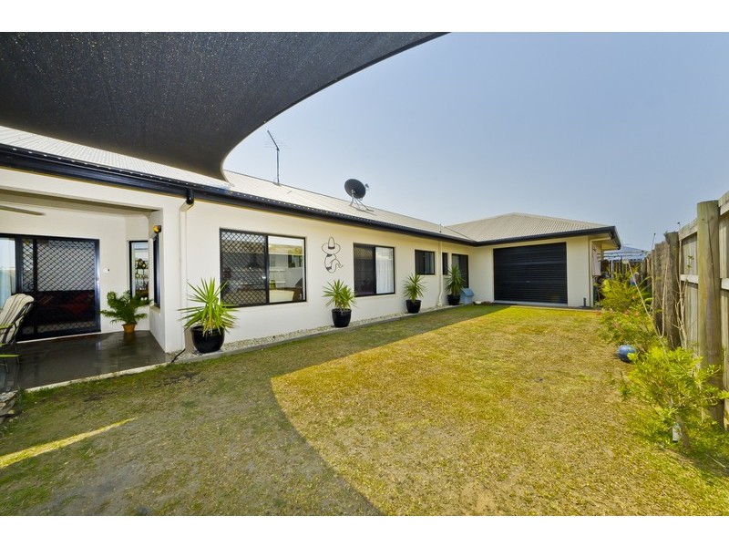 2 Powlett Close, Bentley Park QLD 4869