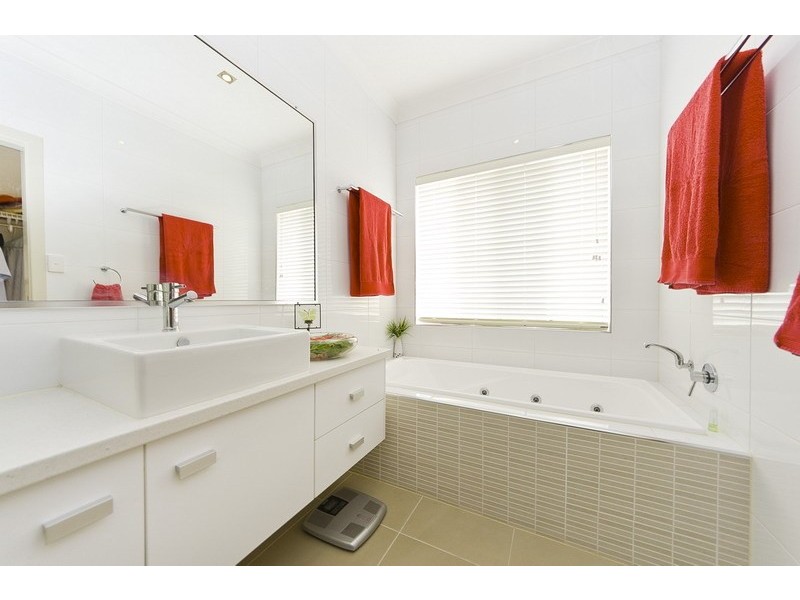 2/60 Harbour Drive, Trinity Park QLD 4879