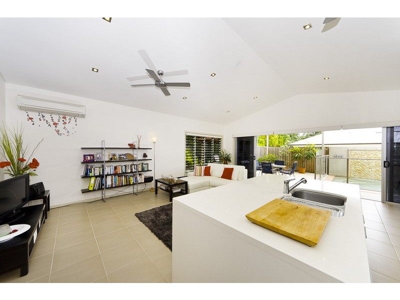 2/60 Harbour Drive, Trinity Park QLD 4879
