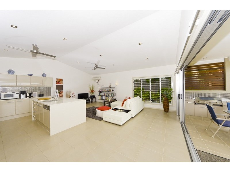2/60 Harbour Drive, Trinity Park QLD 4879