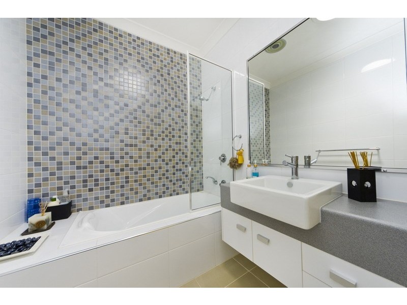2/60 Harbour Drive, Trinity Park QLD 4879