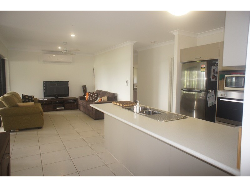 19 Willoughby Close, Redlynch QLD 4870