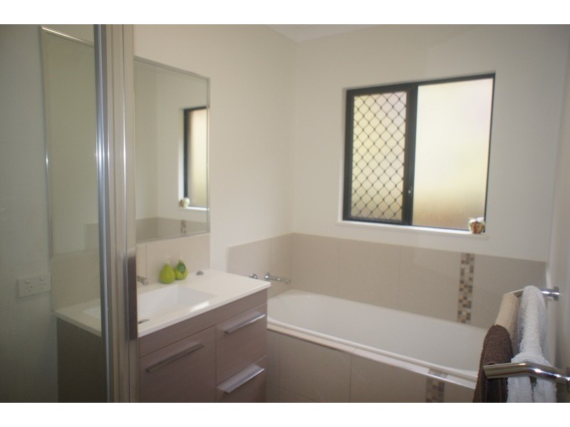 19 Willoughby Close, Redlynch QLD 4870