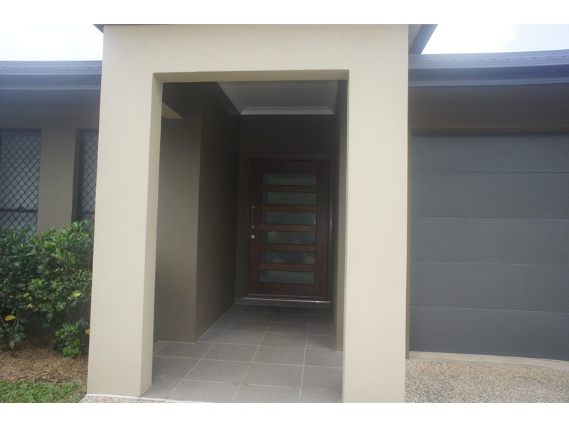 19 Willoughby Close, Redlynch QLD 4870