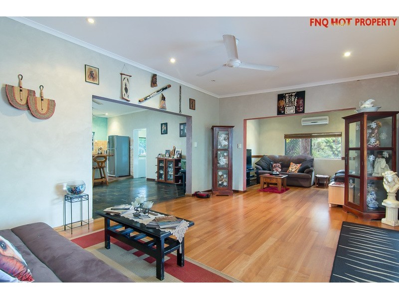 3  Helen Close, Smithfield QLD 4878