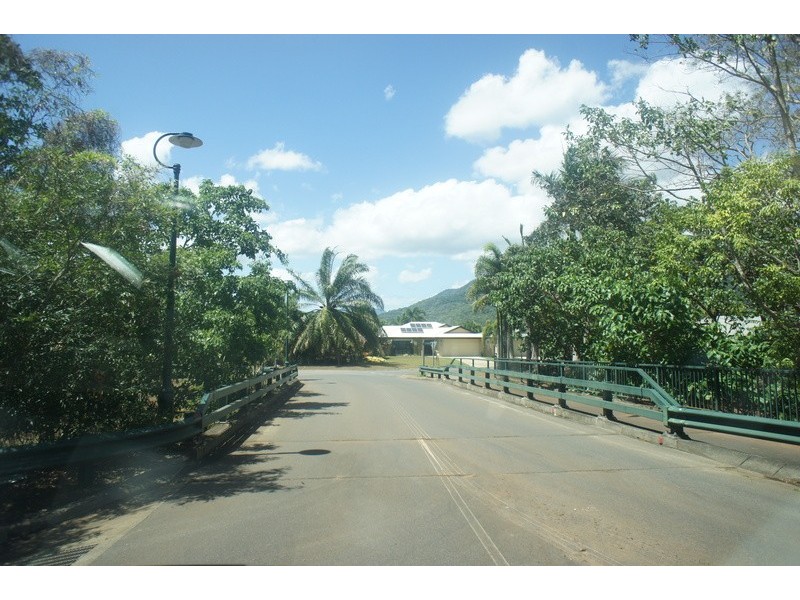 4 WIRREGA CLOSE, Caravonica QLD 4878