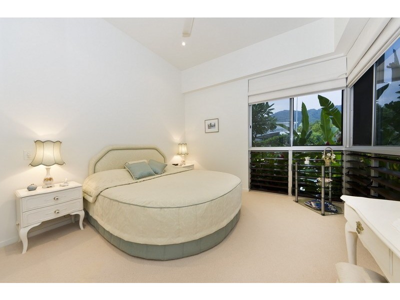 40-42 Linden St, Palm Cove QLD 4879
