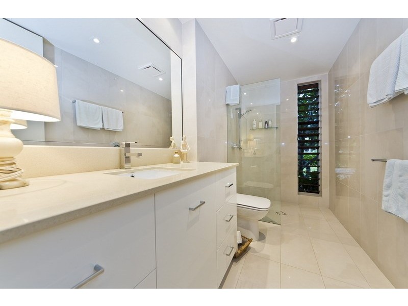 40-42 Linden St, Palm Cove QLD 4879