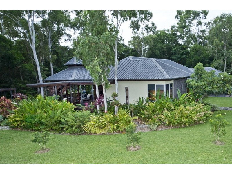 40-42 Linden St, Palm Cove QLD 4879