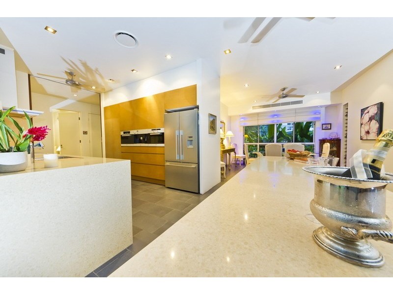40-42 Linden St, Palm Cove QLD 4879