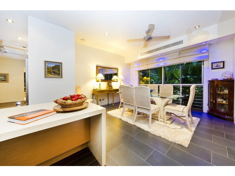 40-42 Linden St, Palm Cove QLD 4879