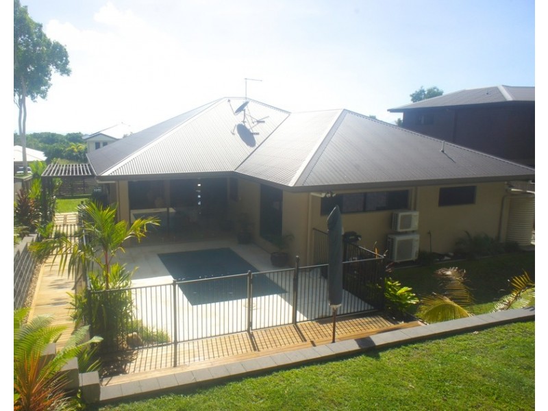 7 Retreat Close, Palm Cove QLD 4879