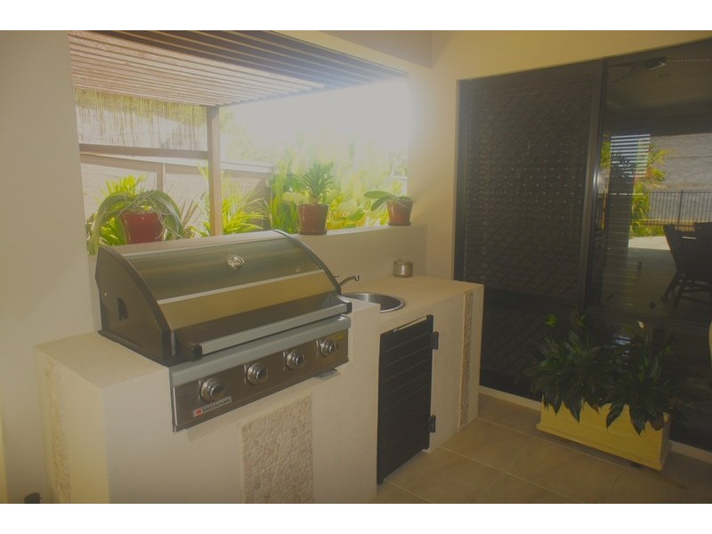 7 Retreat Close, Palm Cove QLD 4879