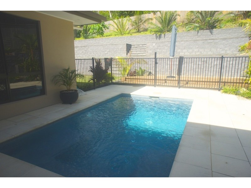 7 Retreat Close, Palm Cove QLD 4879