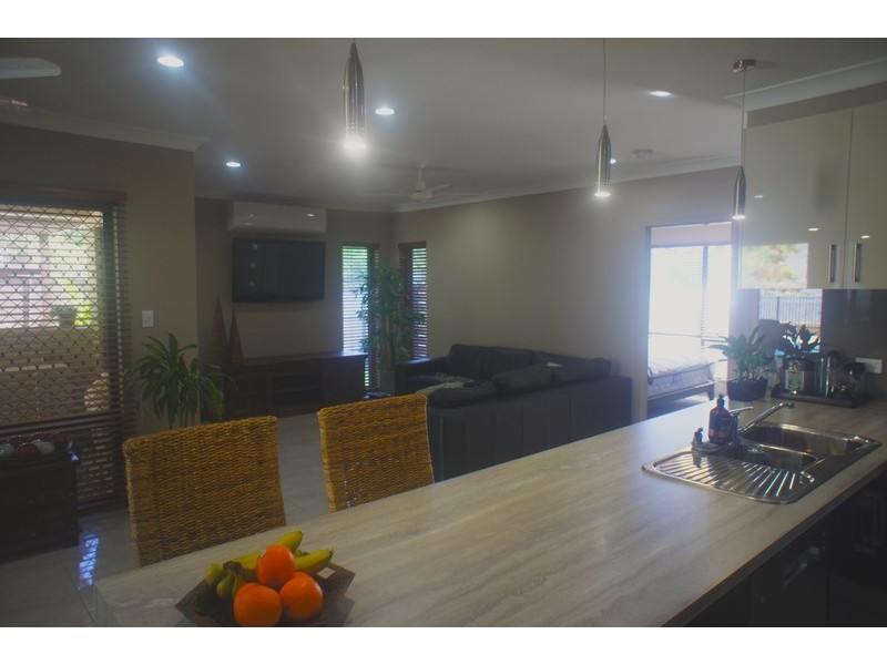 7 Retreat Close, Palm Cove QLD 4879