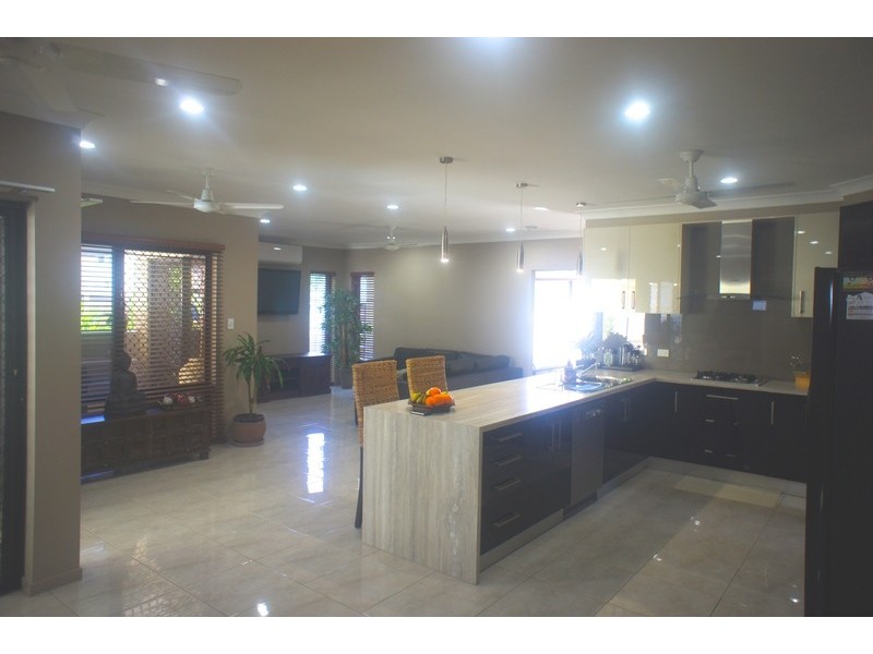 7 Retreat Close, Palm Cove QLD 4879