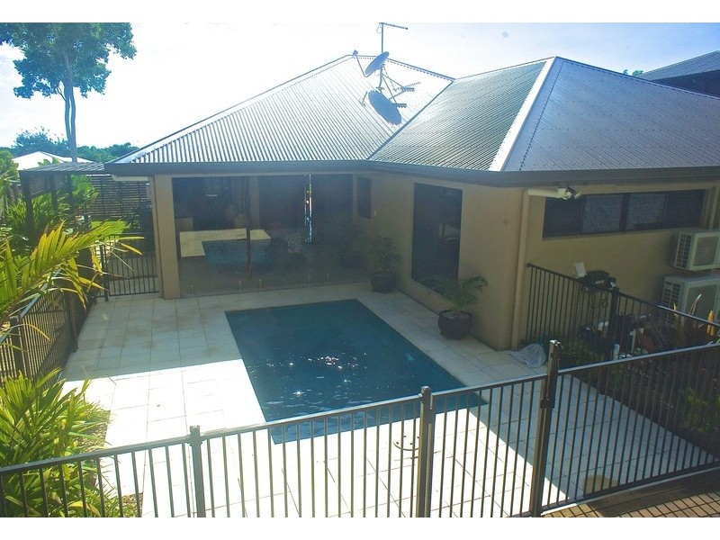 7 Retreat Close, Palm Cove QLD 4879