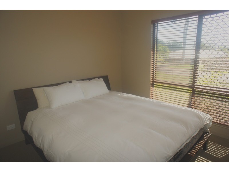 7 Retreat Close, Palm Cove QLD 4879