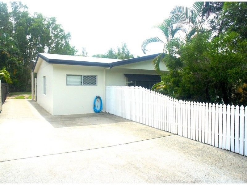 80 Wistaria Street, Holloways Beach QLD 4878