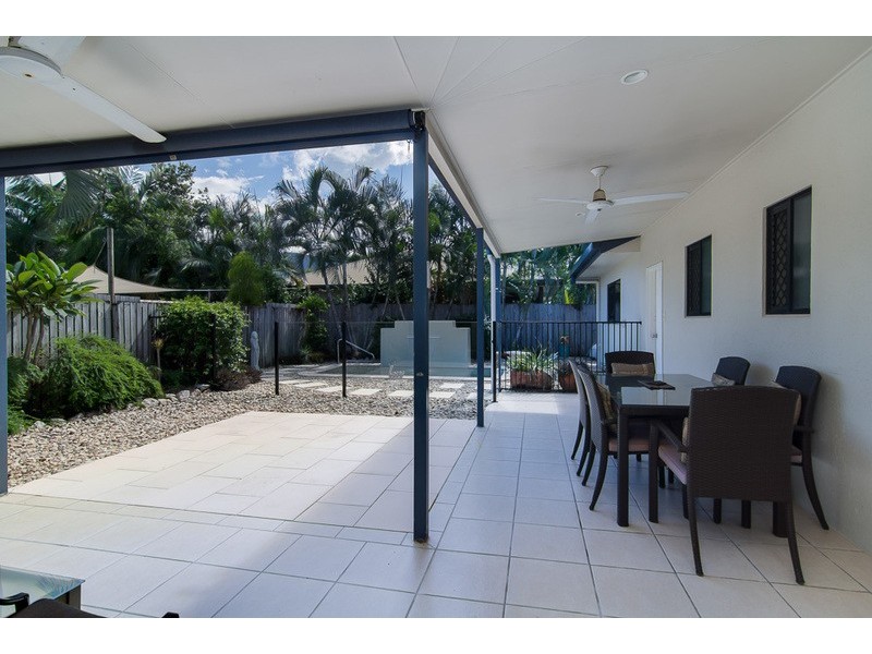 1  Otter St, Kewarra Beach QLD 4879