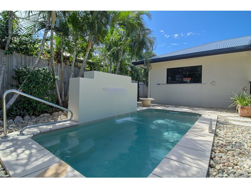 1  Otter St, Kewarra Beach QLD 4879