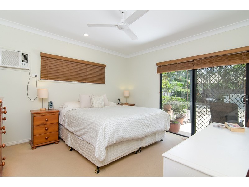 1  Otter St, Kewarra Beach QLD 4879