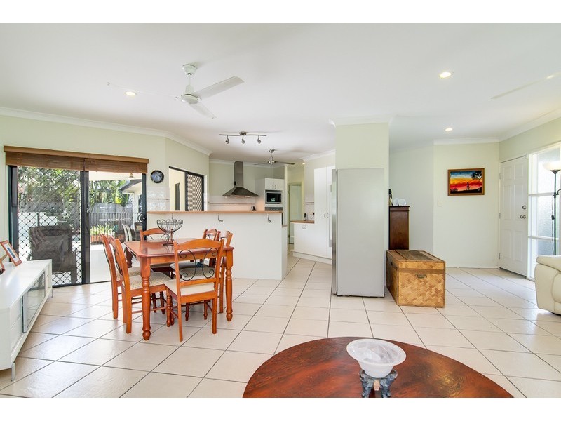 1  Otter St, Kewarra Beach QLD 4879