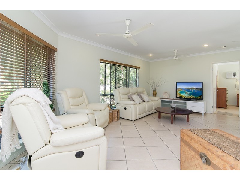 1  Otter St, Kewarra Beach QLD 4879